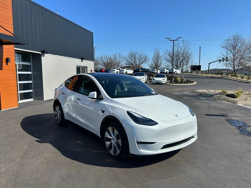 2023 Tesla Model Y - Image 3 of 17