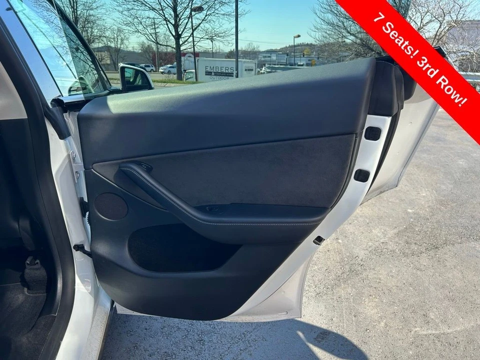 2023 Tesla Model Y - Image 8 of 17