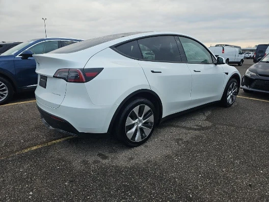 2023 Tesla Model Y - Image 3 of 7