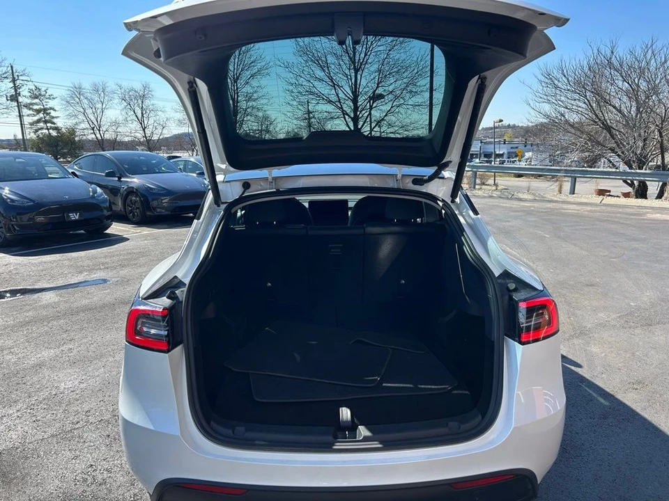 2023 Tesla Model Y - Image 7 of 17