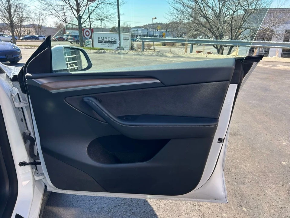 2023 Tesla Model Y - Image 12 of 17