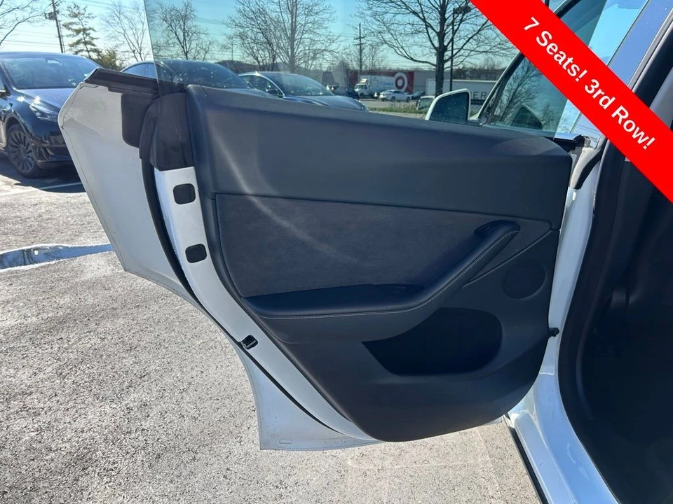 2023 Tesla Model Y - Image 10 of 17