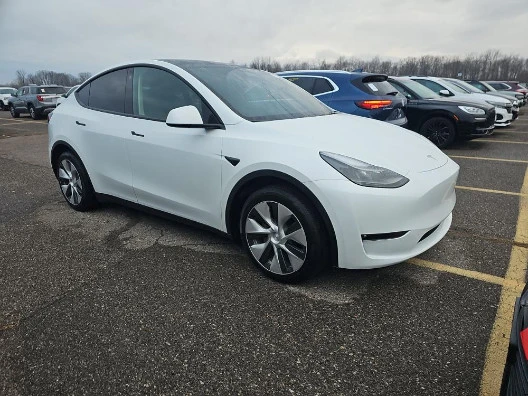 2023 Tesla Model Y - Image 2 of 7