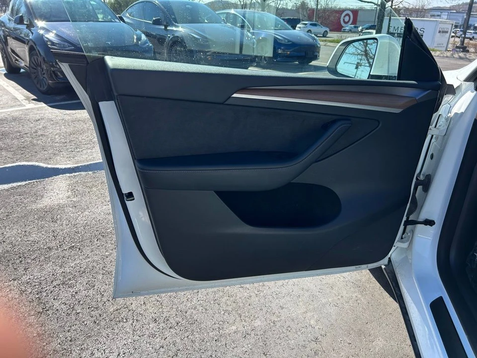 2023 Tesla Model Y - Image 14 of 17