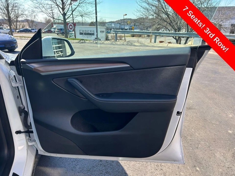 2023 Tesla Model Y - Image 12 of 17