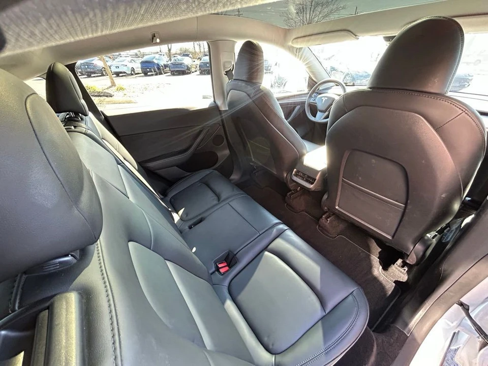 2023 Tesla Model Y - Image 9 of 17