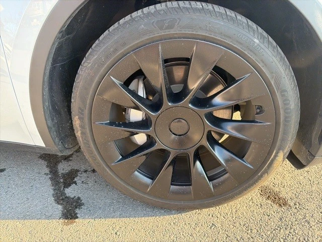 2023 Tesla Model Y - Image 10 of 21