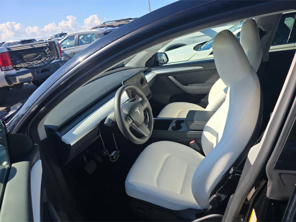 2023 Tesla Model Y - Image 5 of 7