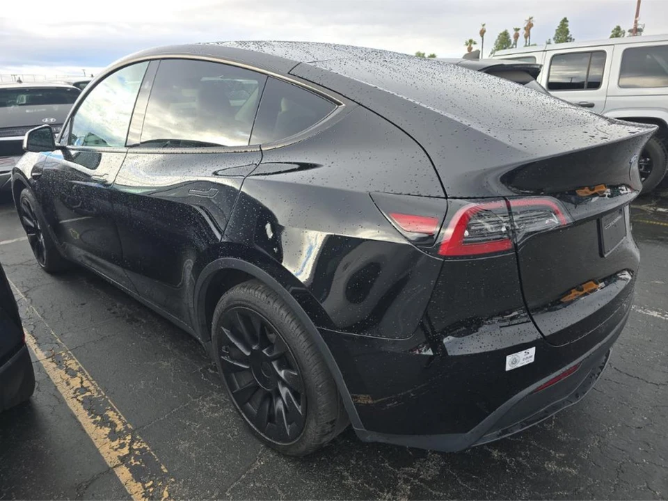 2023 Tesla Model Y - Image 4 of 7