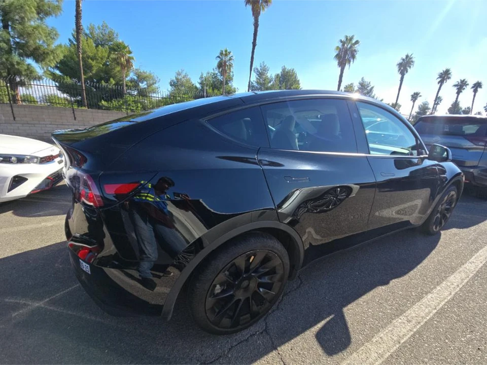 2023 Tesla Model Y - Image 3 of 7