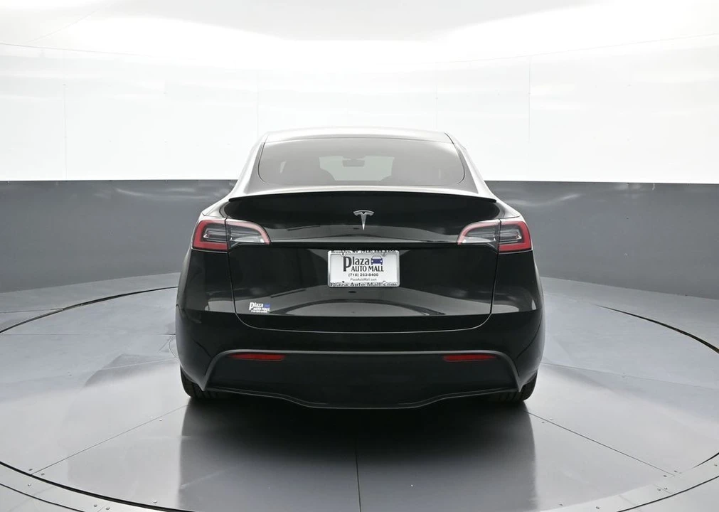2023 Tesla Model Y - Image 7 of 21