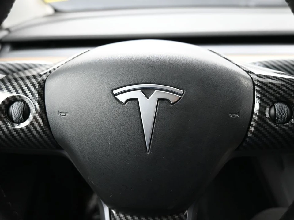 2023 Tesla Model Y - Image 17 of 21