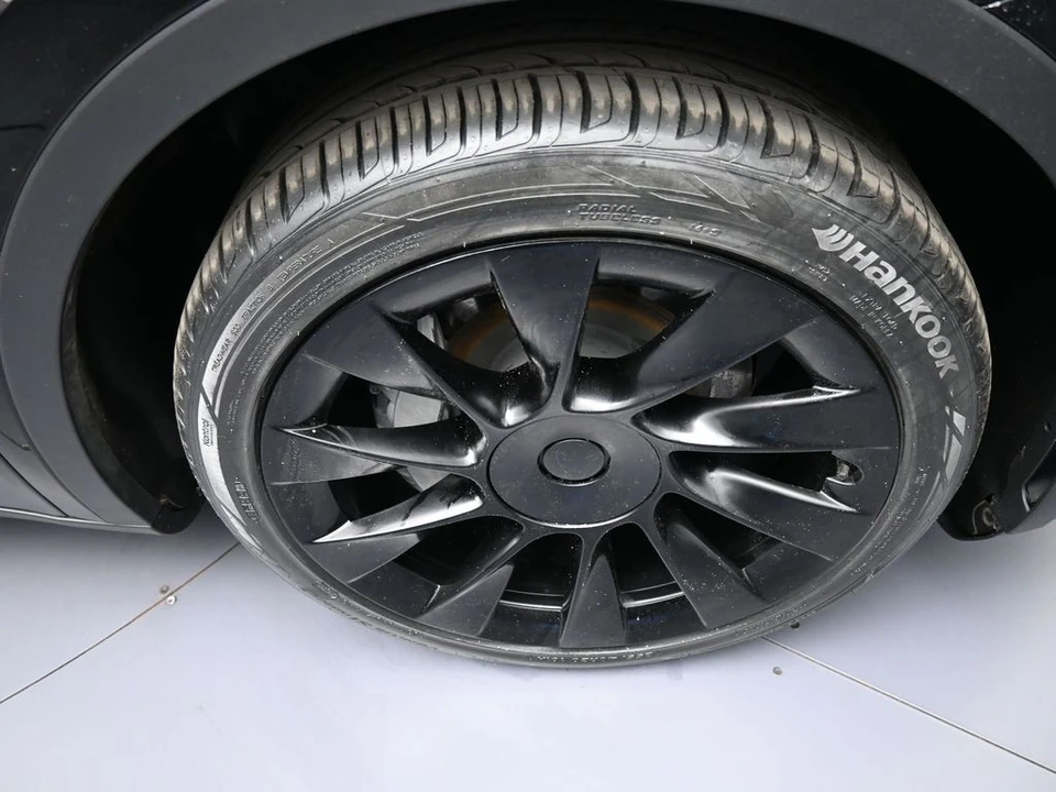 2023 Tesla Model Y - Image 13 of 21