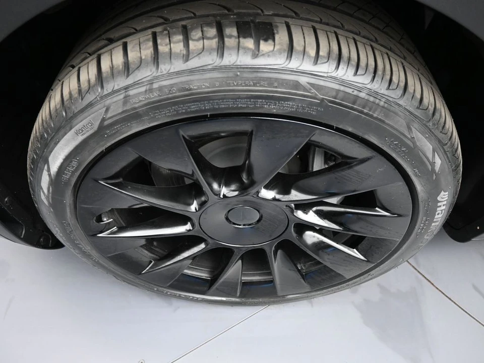 2023 Tesla Model Y - Image 14 of 21