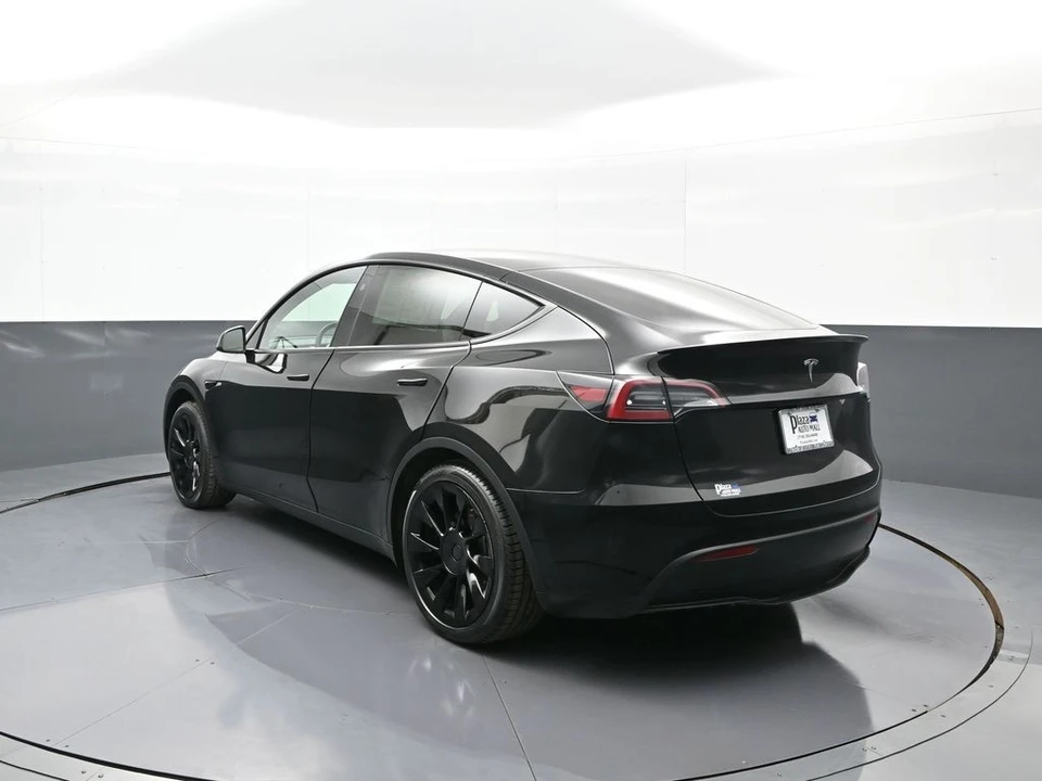 2023 Tesla Model Y - Image 8 of 21