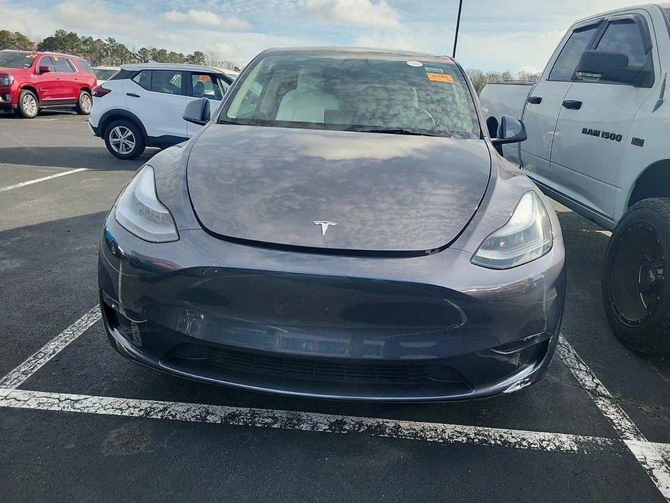 2023 Tesla Model Y - Image 5 of 8