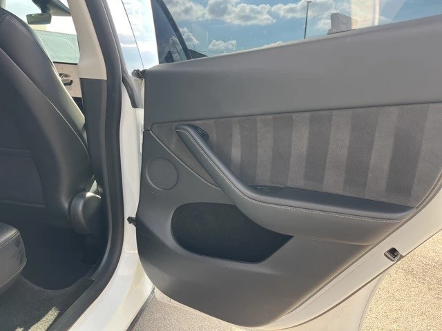 2023 Tesla Model Y - Image 17 of 21