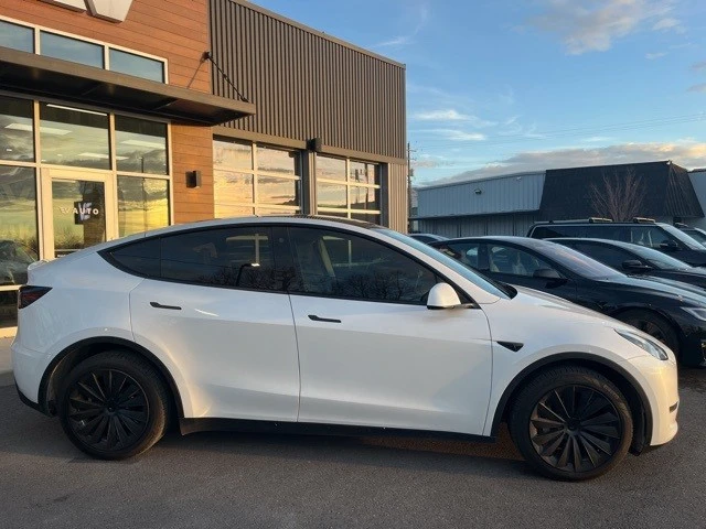 2023 Tesla Model Y - Image 9 of 21
