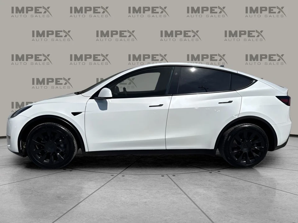 2023 Tesla Model Y - Image 2 of 31