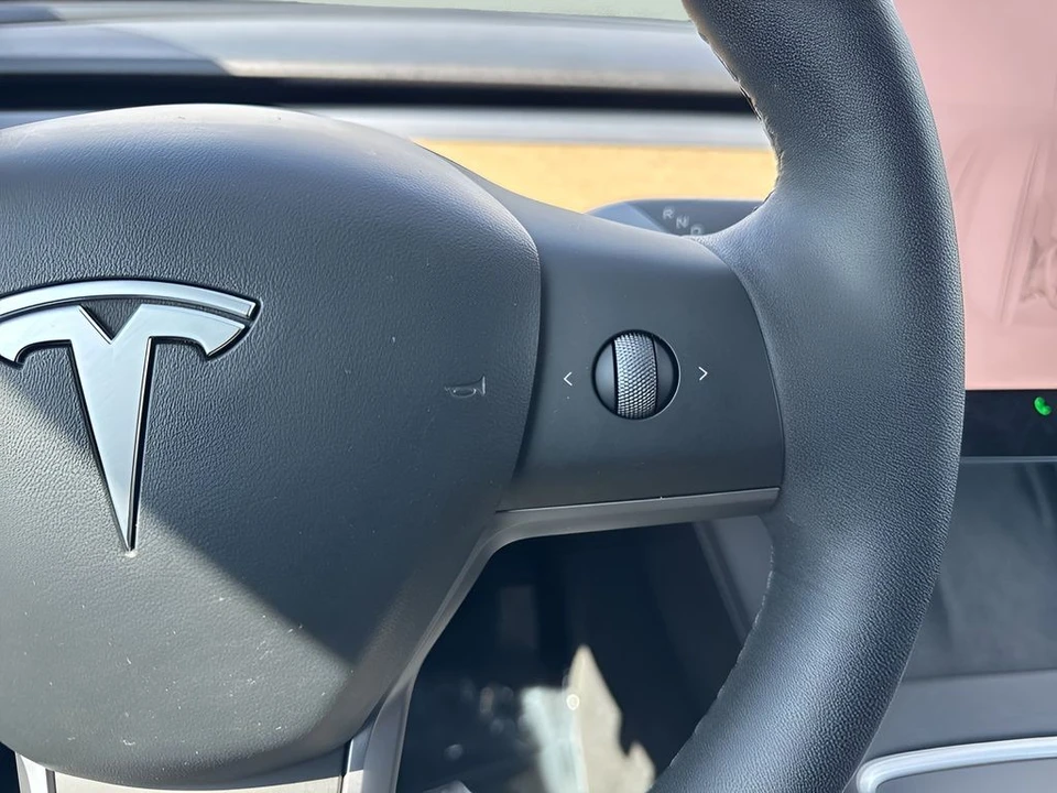 2023 Tesla Model Y - Image 17 of 31