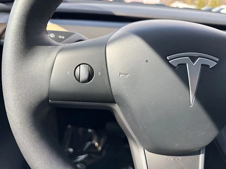 2023 Tesla Model Y - Image 16 of 31
