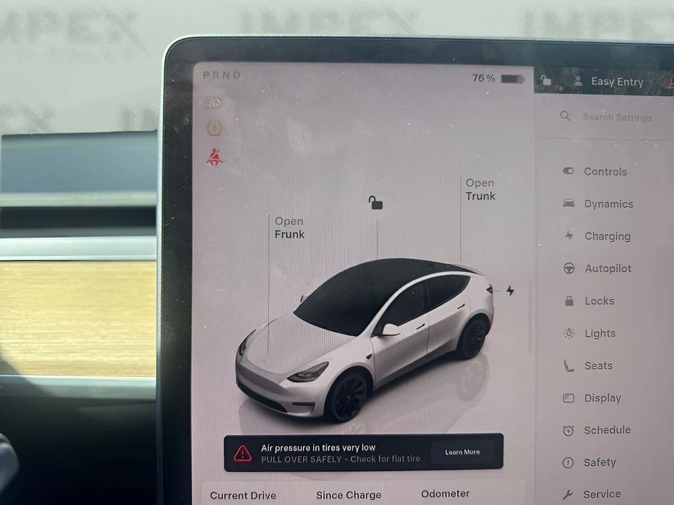 2023 Tesla Model Y - Image 26 of 31