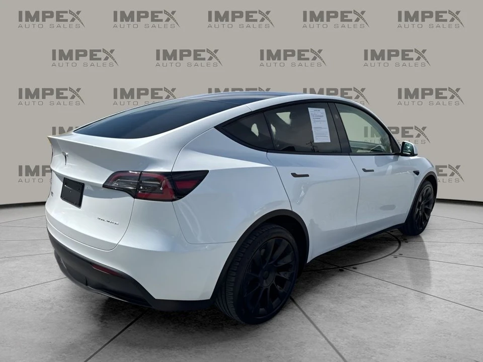 2023 Tesla Model Y - Image 5 of 31