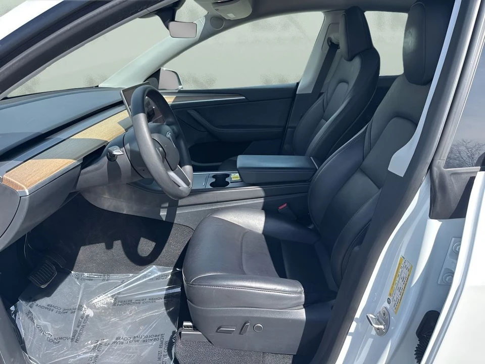 2023 Tesla Model Y - Image 9 of 31