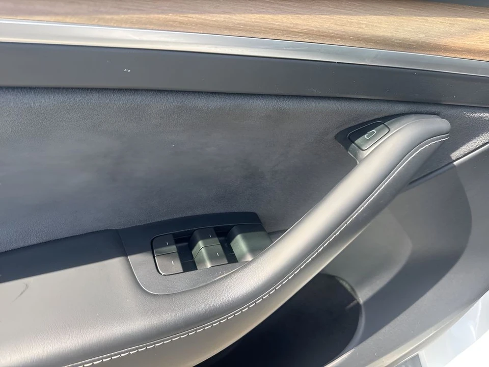 2023 Tesla Model Y - Image 29 of 31