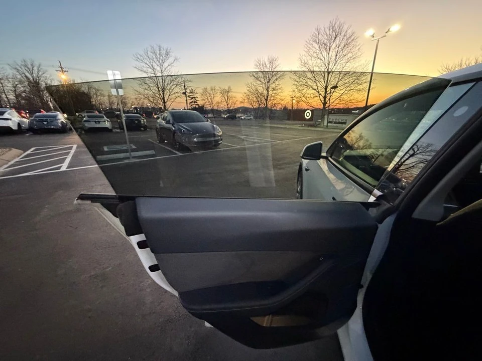 2023 Tesla Model Y - Image 8 of 14