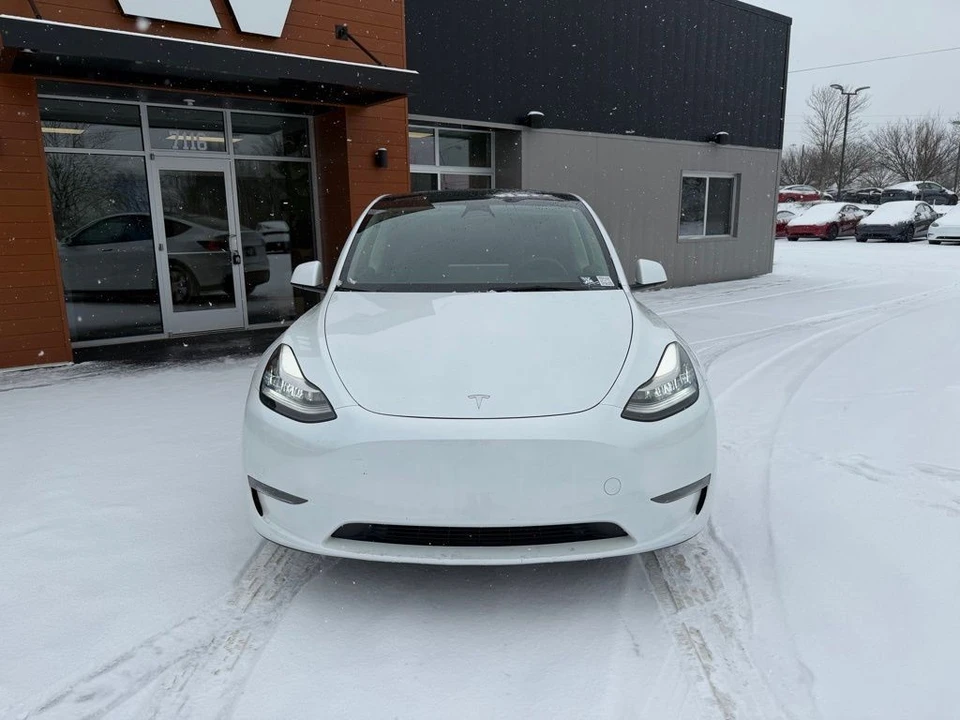 2023 Tesla Model Y - Image 2 of 6