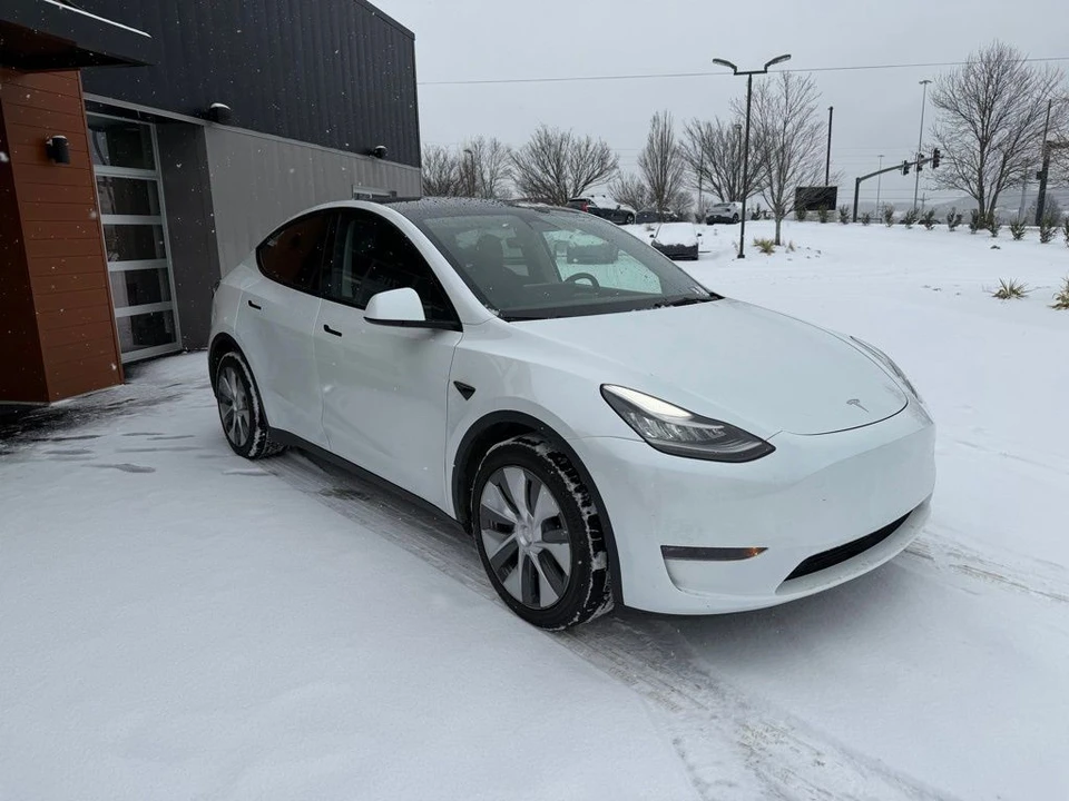 2023 Tesla Model Y - Image 3 of 6