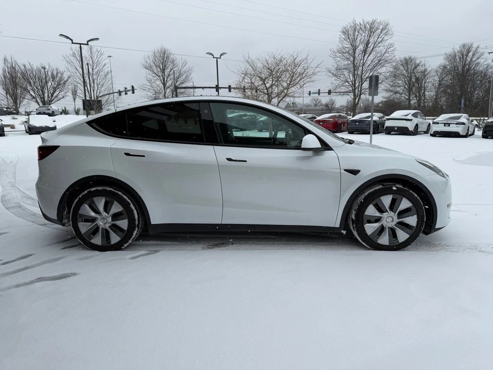 2023 Tesla Model Y - Image 4 of 14