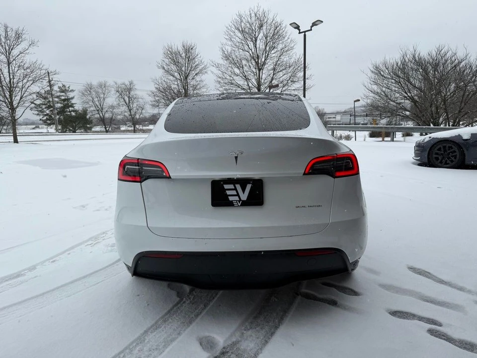 2023 Tesla Model Y - Image 5 of 14