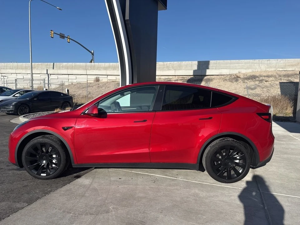 2023 Tesla Model Y - Image 4 of 21