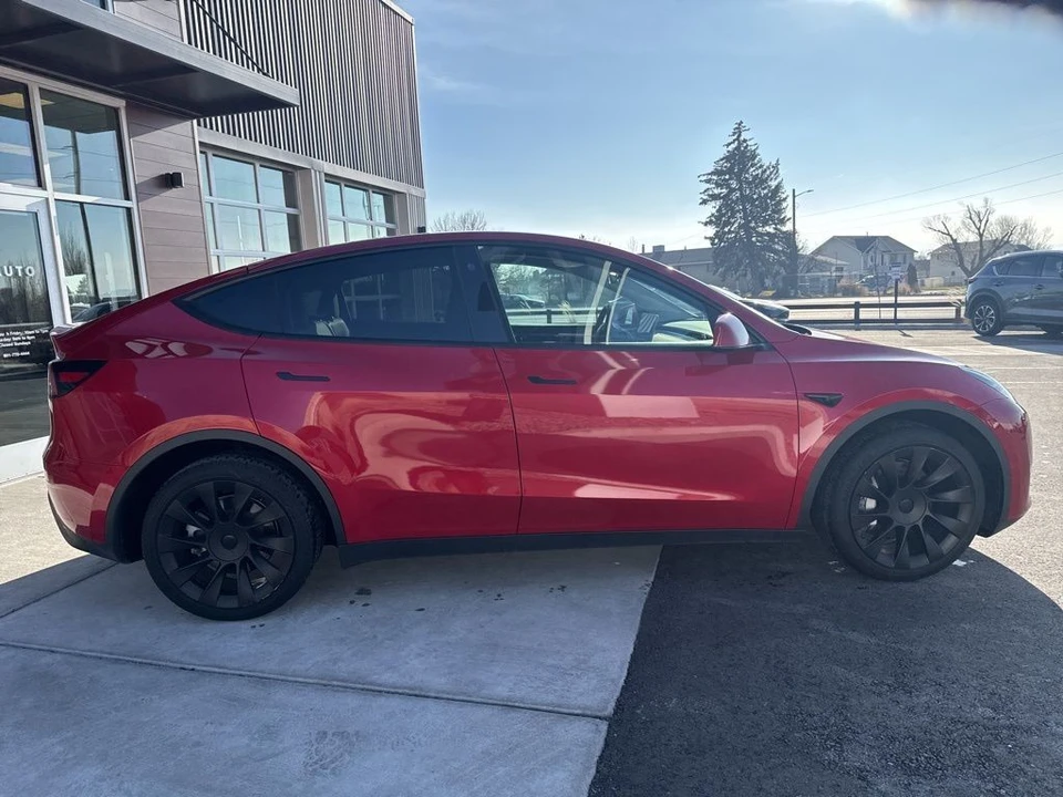 2023 Tesla Model Y - Image 8 of 21