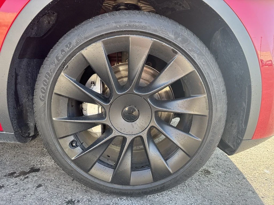 2023 Tesla Model Y - Image 9 of 21