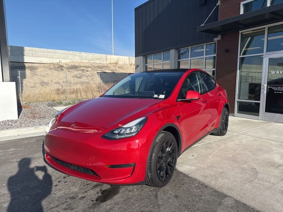 2023 Tesla Model Y - Image 3 of 21