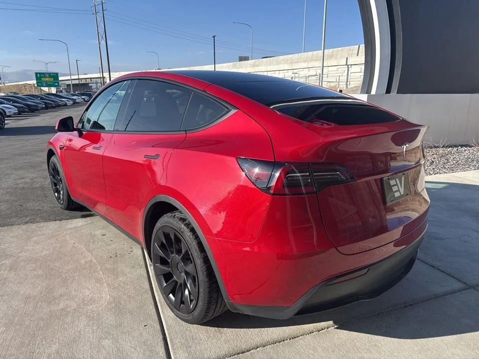 2023 Tesla Model Y - Image 5 of 21