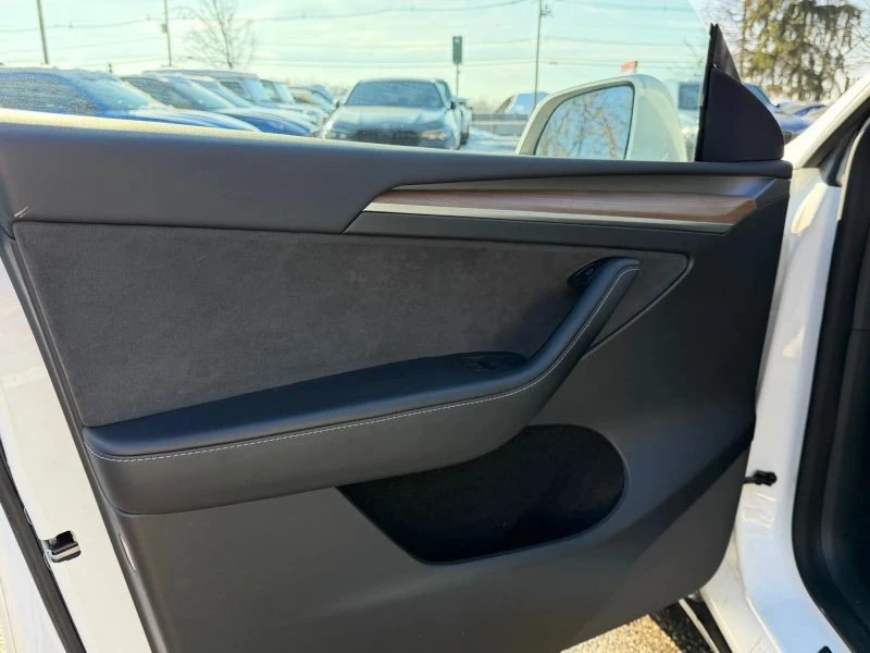 2023 Tesla Model Y - Image 9 of 12