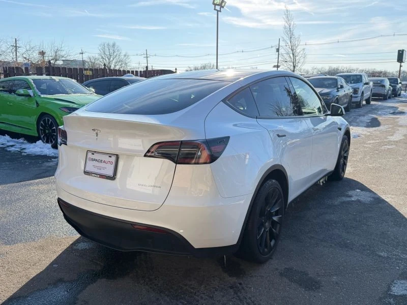 2023 Tesla Model Y - Image 5 of 12
