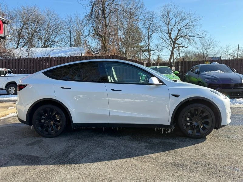 2023 Tesla Model Y - Image 4 of 12