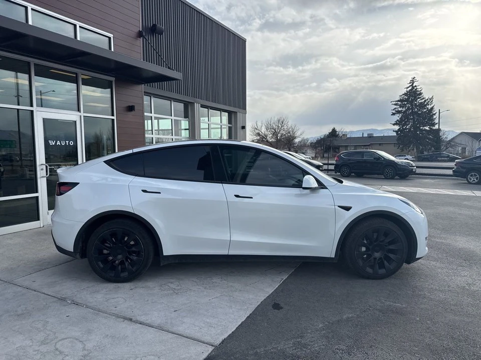 2023 Tesla Model Y - Image 9 of 21