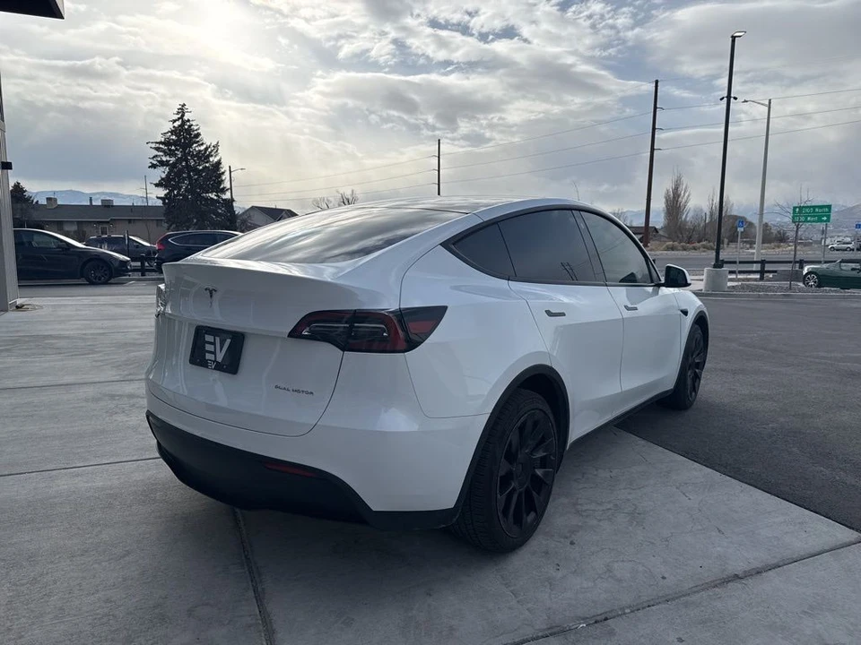 2023 Tesla Model Y - Image 8 of 21