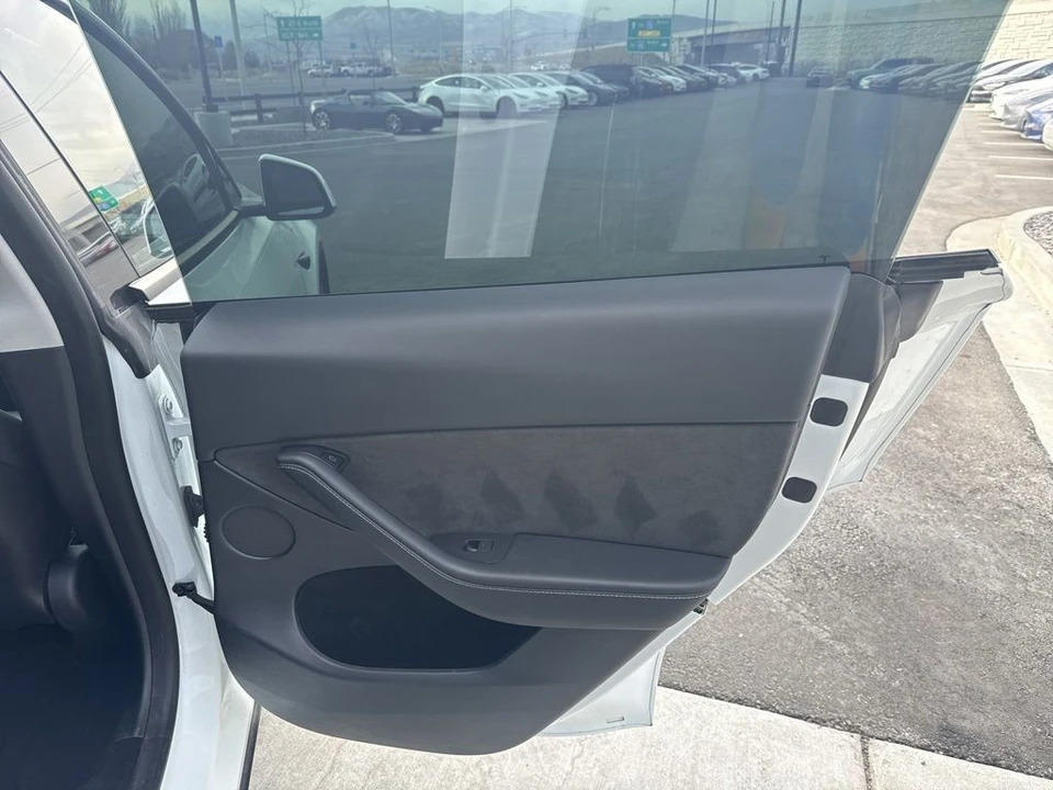 2023 Tesla Model Y - Image 18 of 21