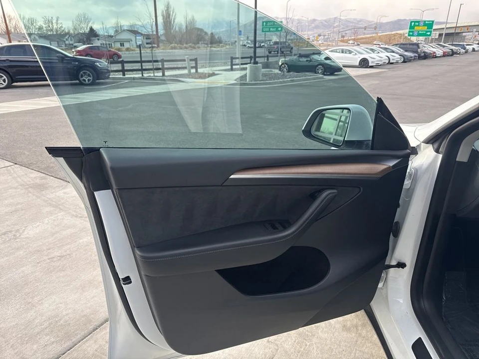 2023 Tesla Model Y - Image 11 of 21