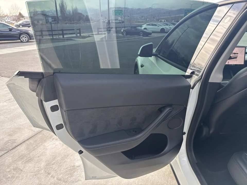 2023 Tesla Model Y - Image 14 of 21