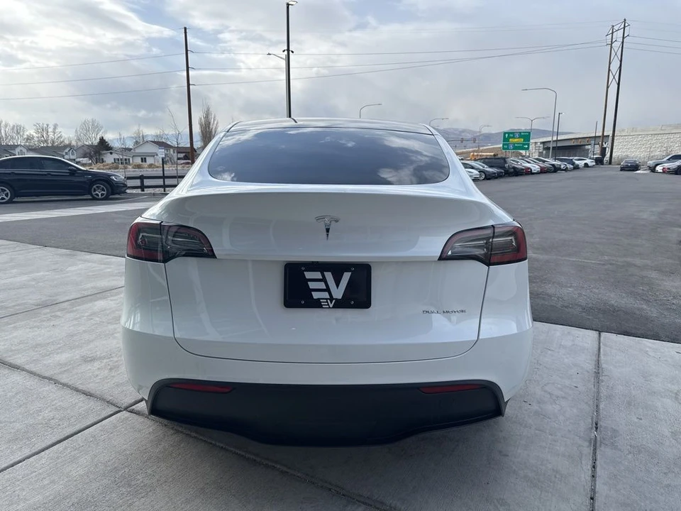 2023 Tesla Model Y - Image 7 of 21