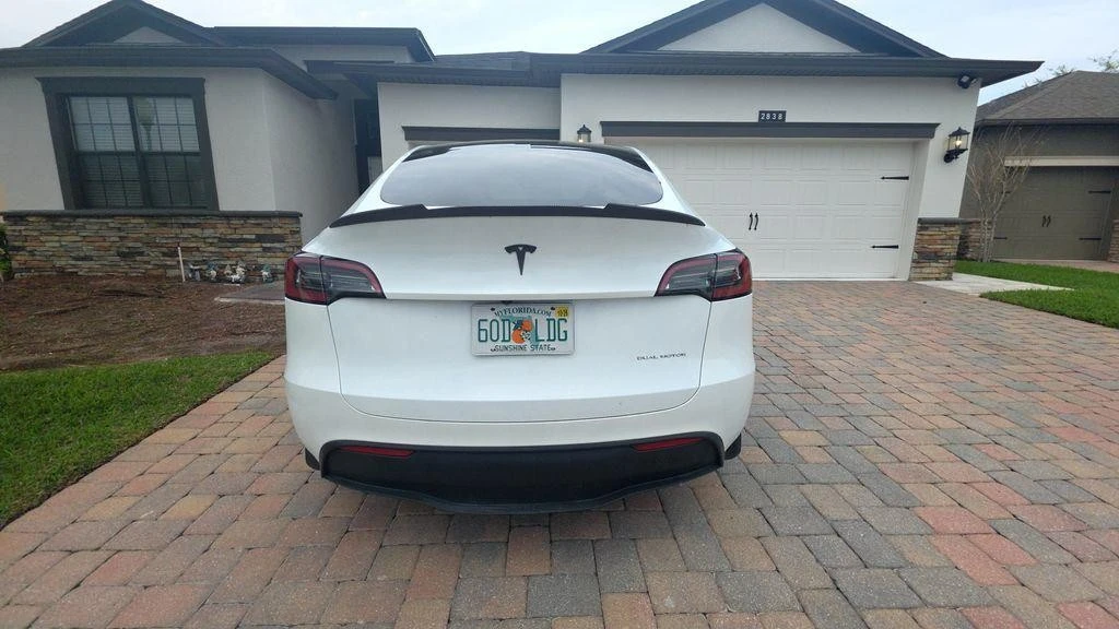 2023 Tesla Model Y - Image 8 of 9