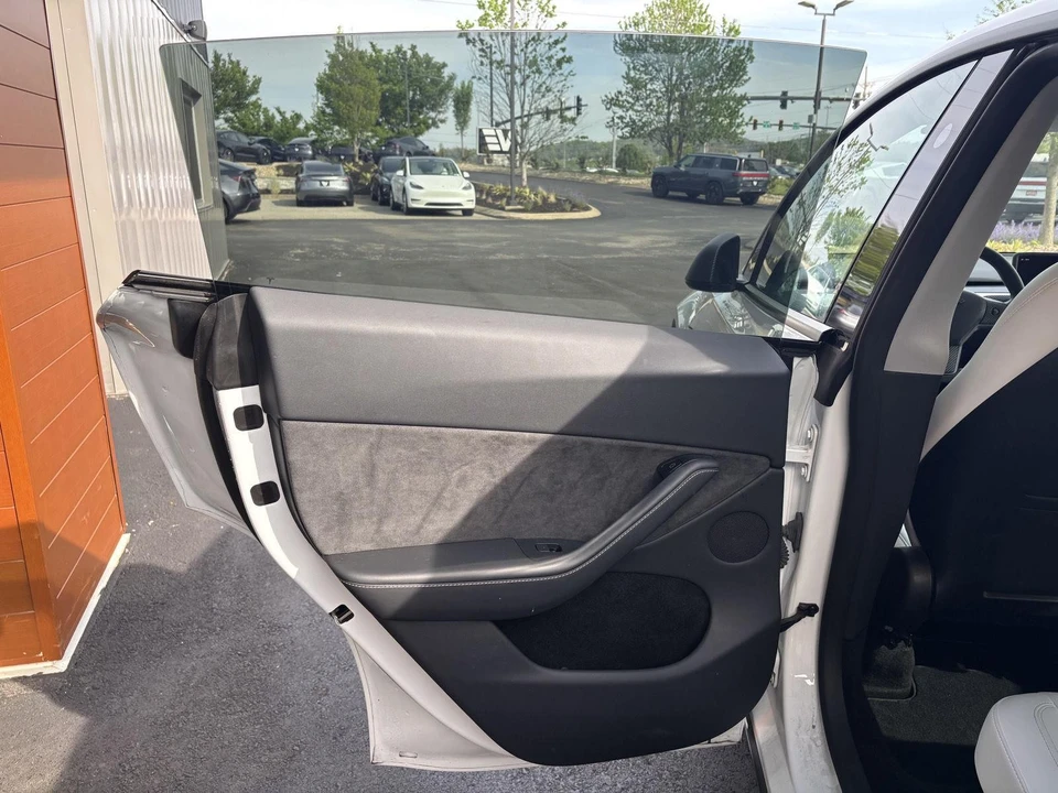 2023 Tesla Model Y - Image 12 of 19